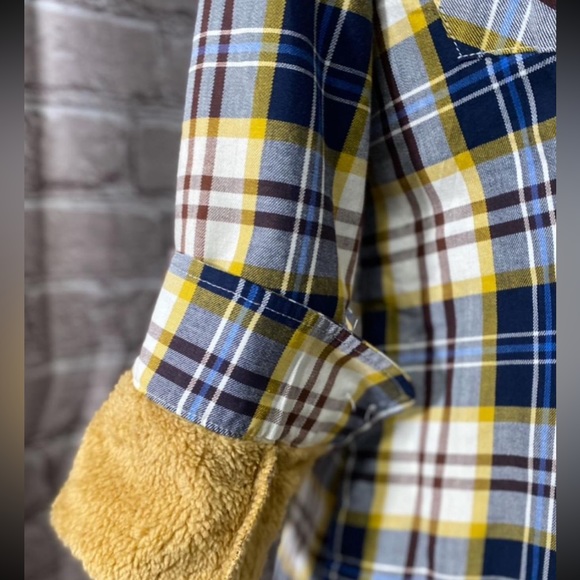 NEW‼️ PLAID FLEECE - Picture 7 of 10